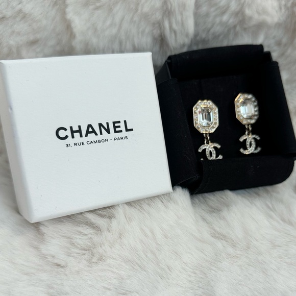 Chanel Octagon Crystals x Pearls CC Drop Earrings - Picture 10 of 11